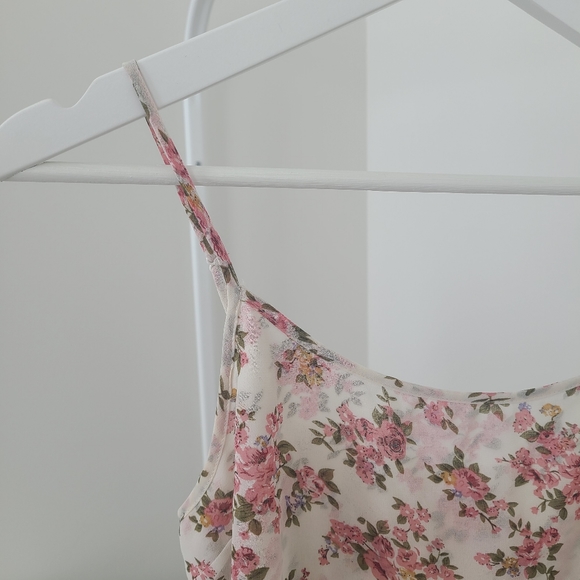 Floral Crop Top - Picture 2 of 5